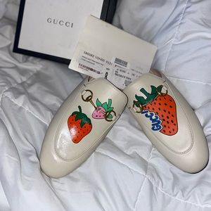 Gucci Princeton strawberry mules. Size 38